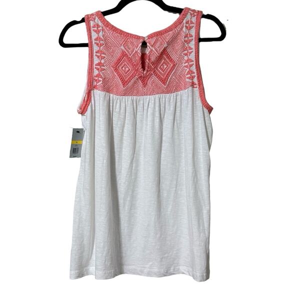 Crown & Ivy size medium white sleeveless tank button close back embroidered NWT - Picture 11 of 12